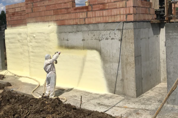 Izolacja fundamentu pianą PUR